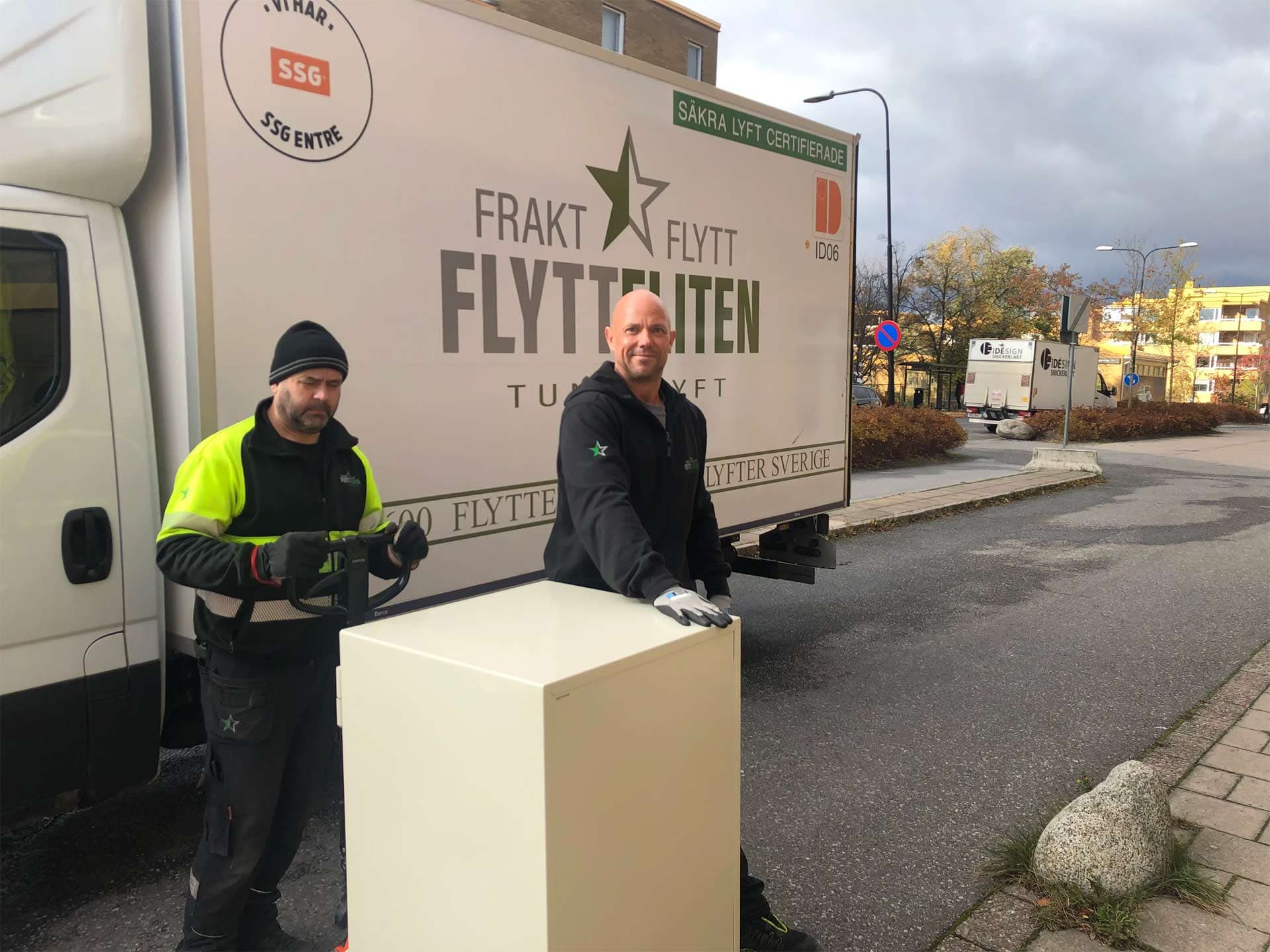 Flytt av kamin i Haninge – kranbil, pirra och bärhjälp